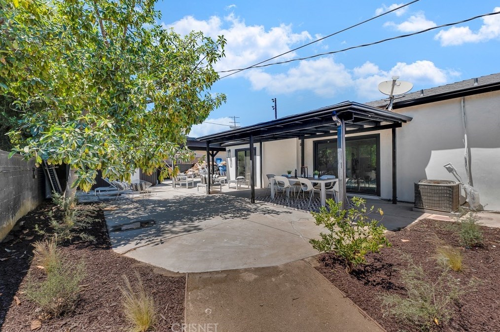 7901 Glider Ave, Los Angeles CA  90045-3049 exterior