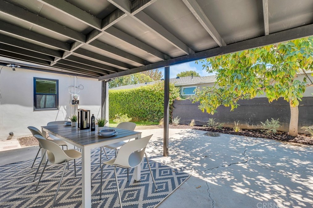 7901 Glider Ave, Los Angeles CA  90045-3049 exterior