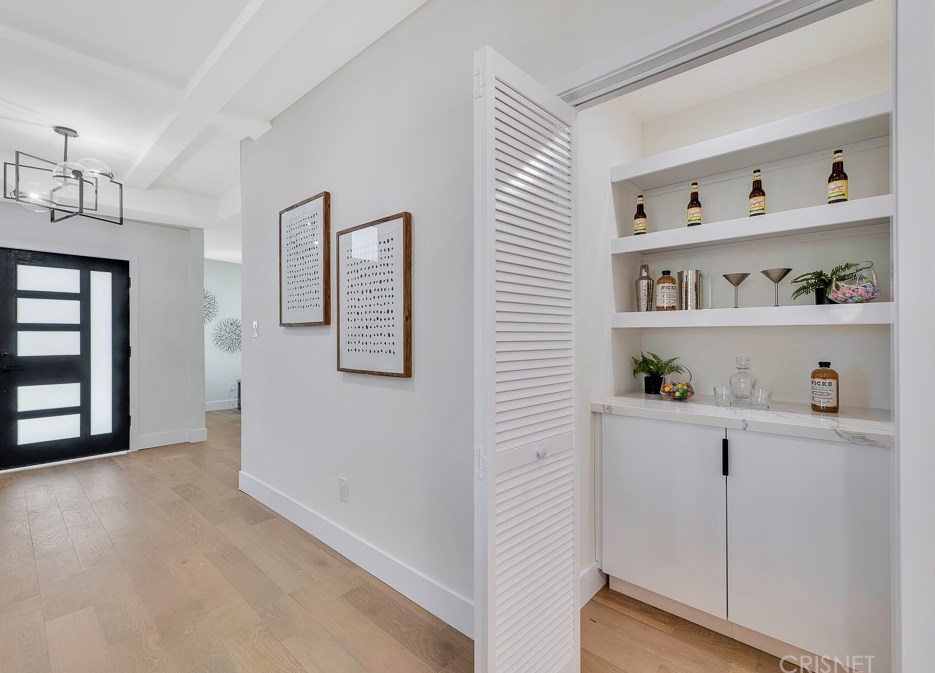 7901 Glider Ave, Los Angeles CA  90045-3049 exterior