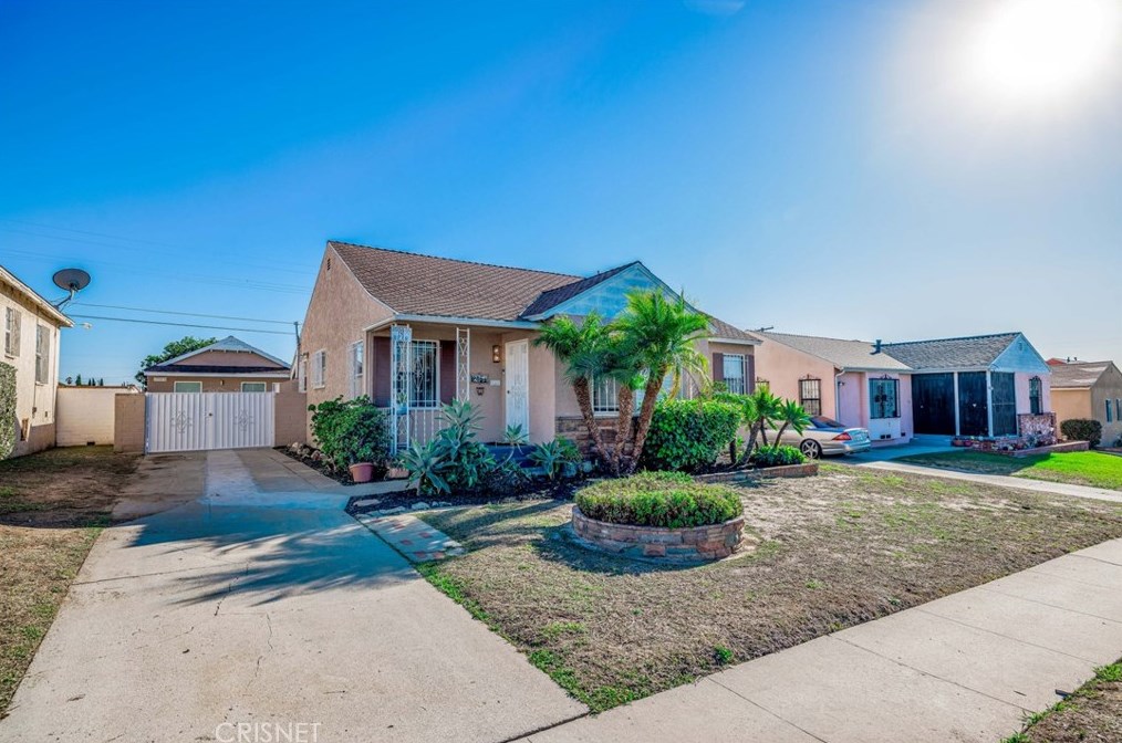 2054 Cullivan St, Los Angeles, CA 90047-4635