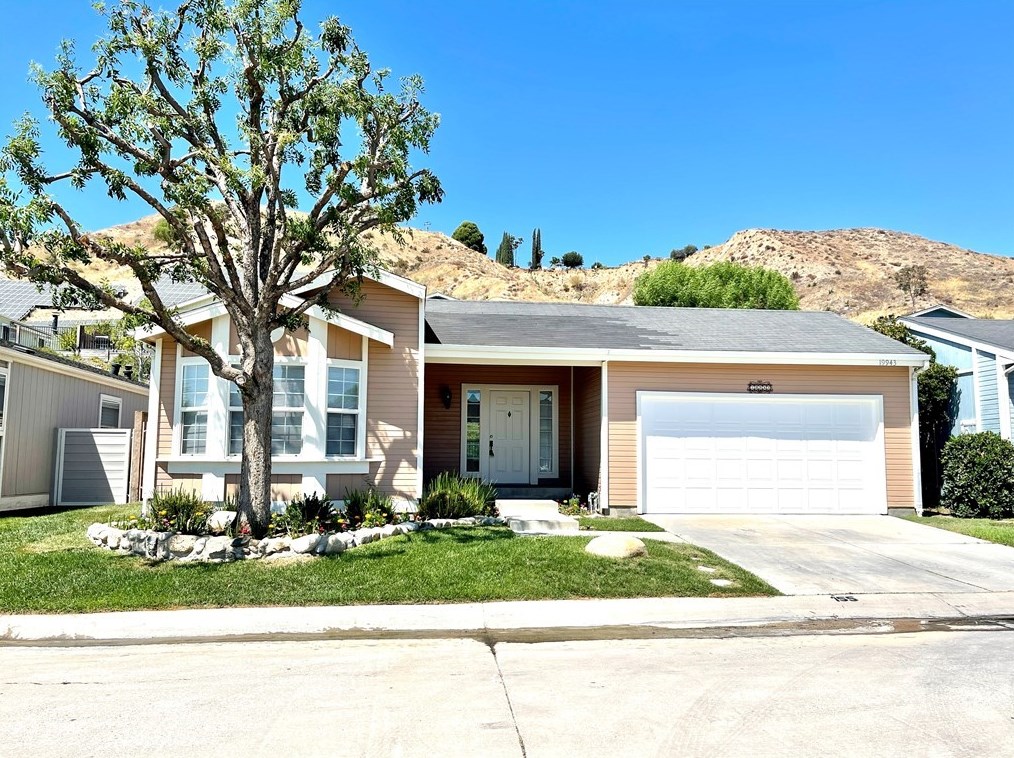 19943 Crest View Dr, Santa Clarita, CA 91351