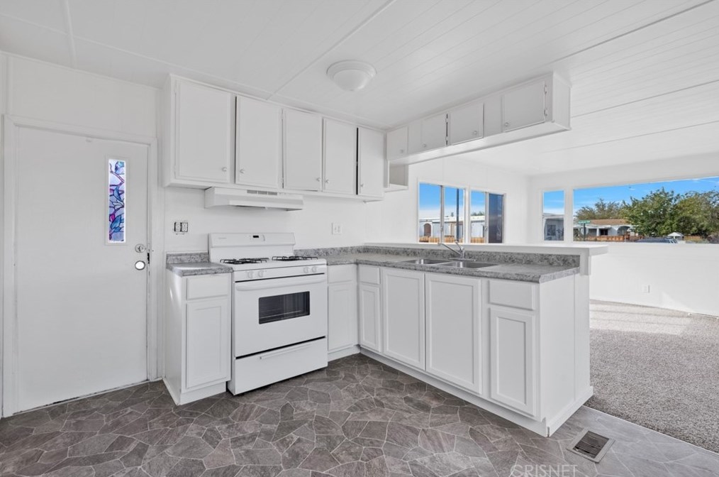 3300 15th Street #348, Tropico Village, CA 93560