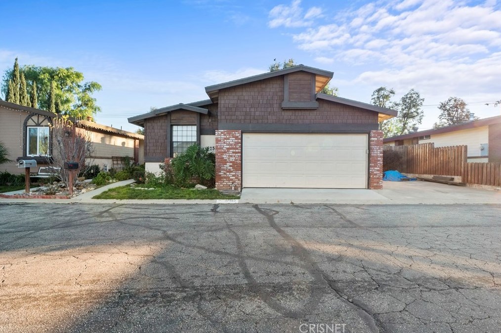 27512 Onyx Ln, Santa Clarita, CA 91384