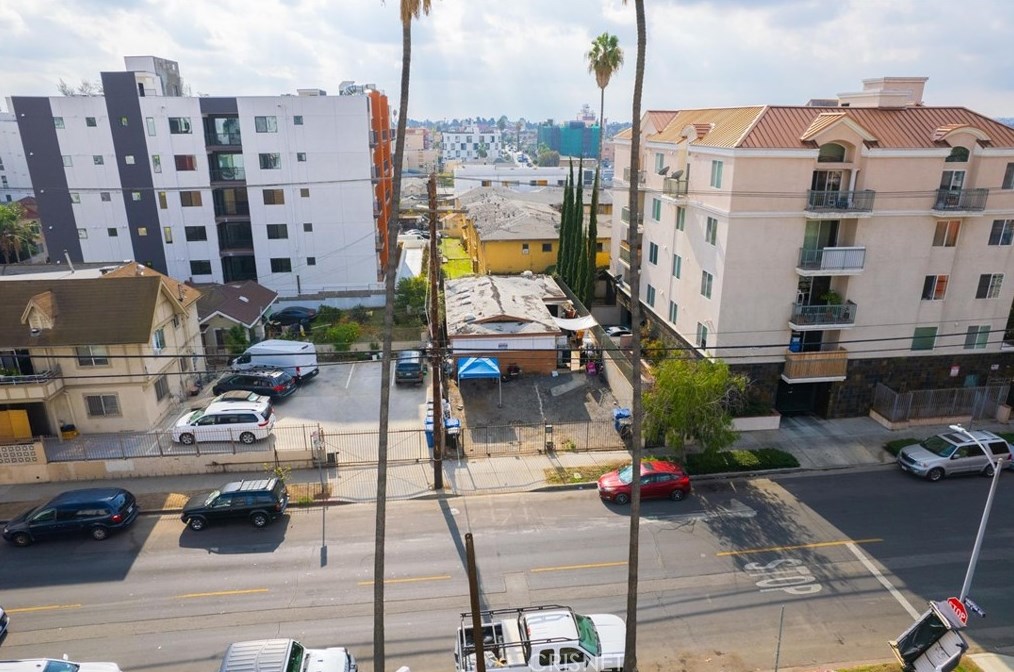 3132 San Marino St, Los Angeles CA  90006-1409 exterior