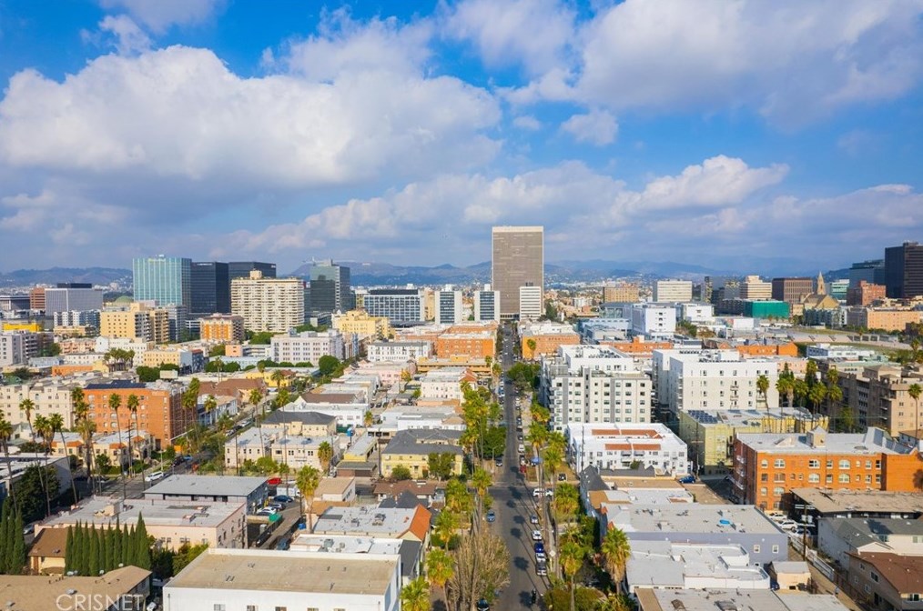 3132 San Marino St, Los Angeles CA  90006-1409 exterior