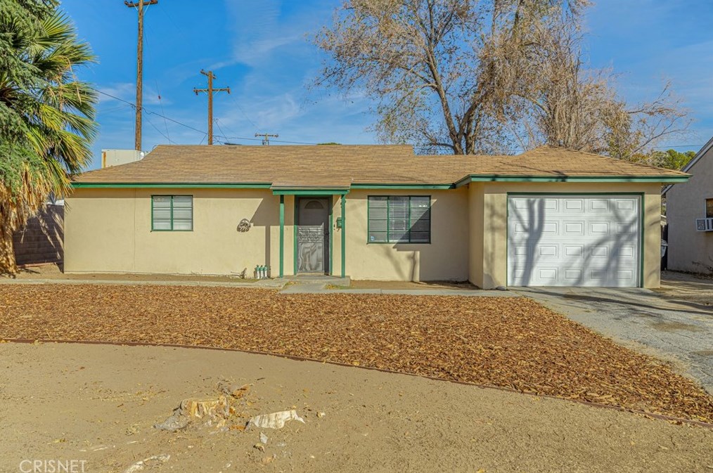 1227 W Lumber St, Lancaster, CA 93534