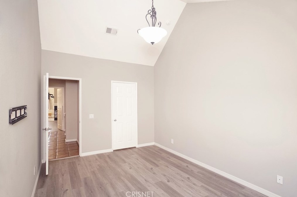 214 Camino Cortina, Camarillo CA  93010-2600 exterior