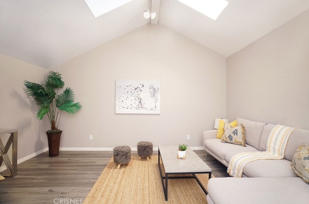 214 Camino Cortina, Camarillo CA  93010-2600 exterior