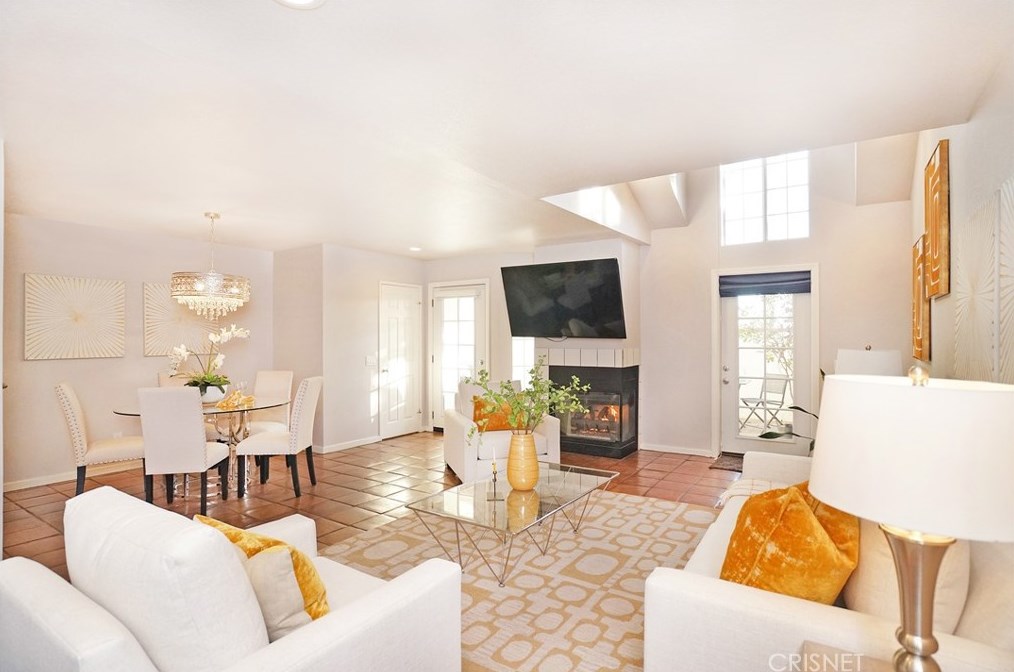 214 Camino Cortina, Camarillo CA  93010-2600 exterior
