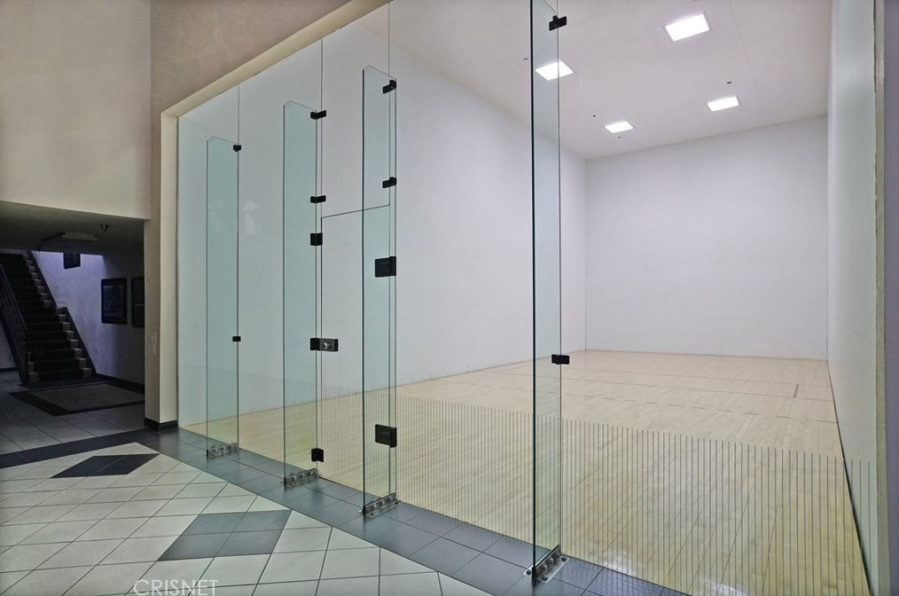 214 Camino Cortina, Camarillo CA  93010-2600 exterior
