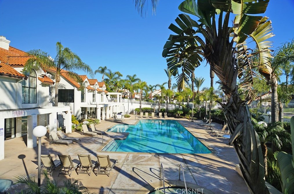 214 Camino Cortina, Camarillo CA  93010-2600 exterior