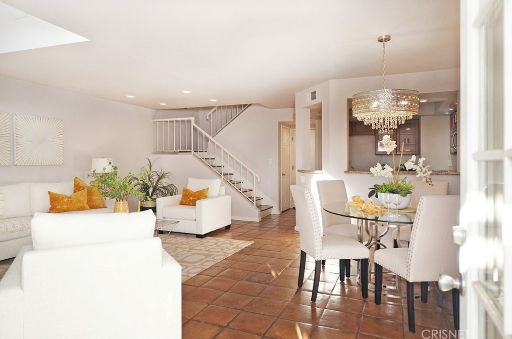 214 Camino Cortina, Camarillo CA  93010-2600 exterior