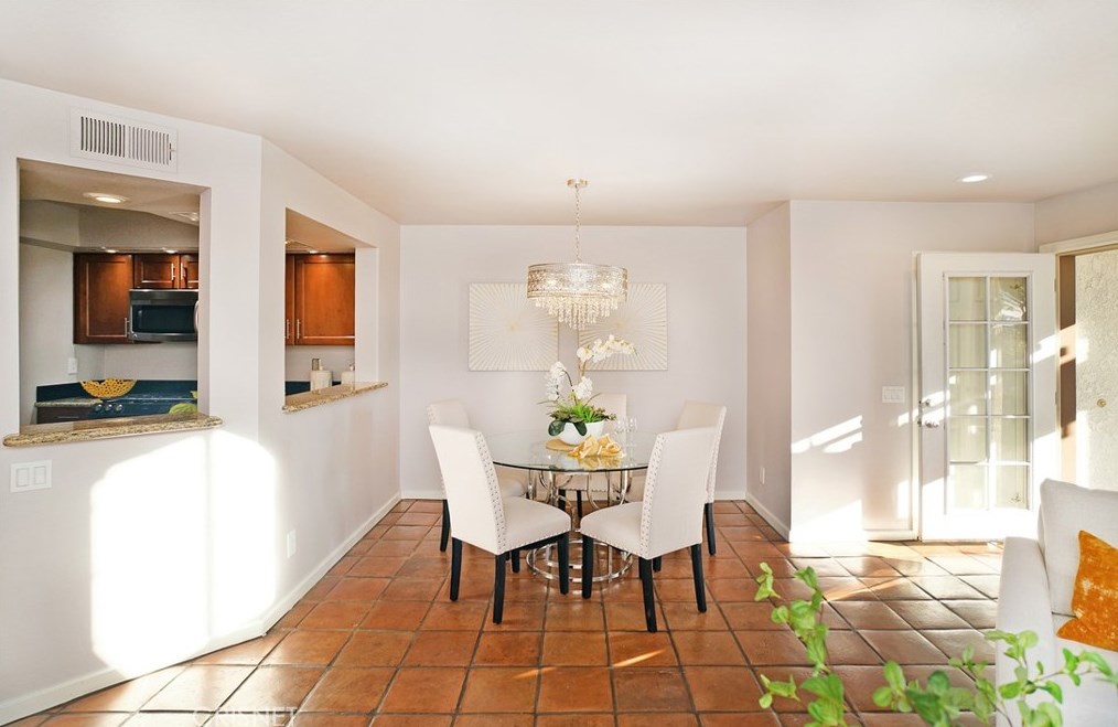 214 Camino Cortina, Camarillo CA  93010-2600 exterior