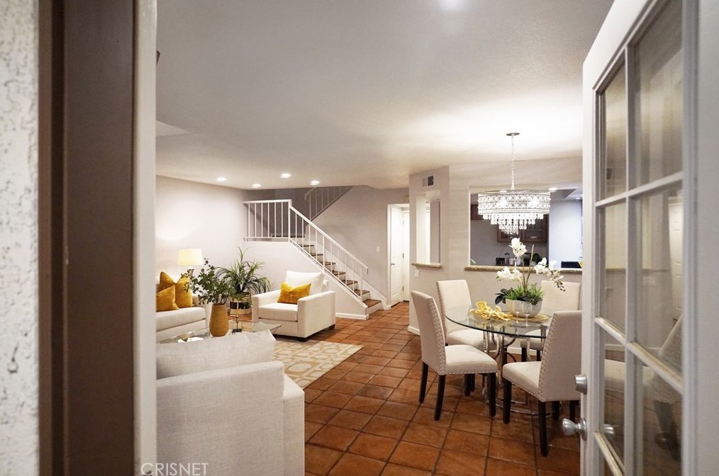 214 Camino Cortina, Camarillo CA  93010-2600 exterior