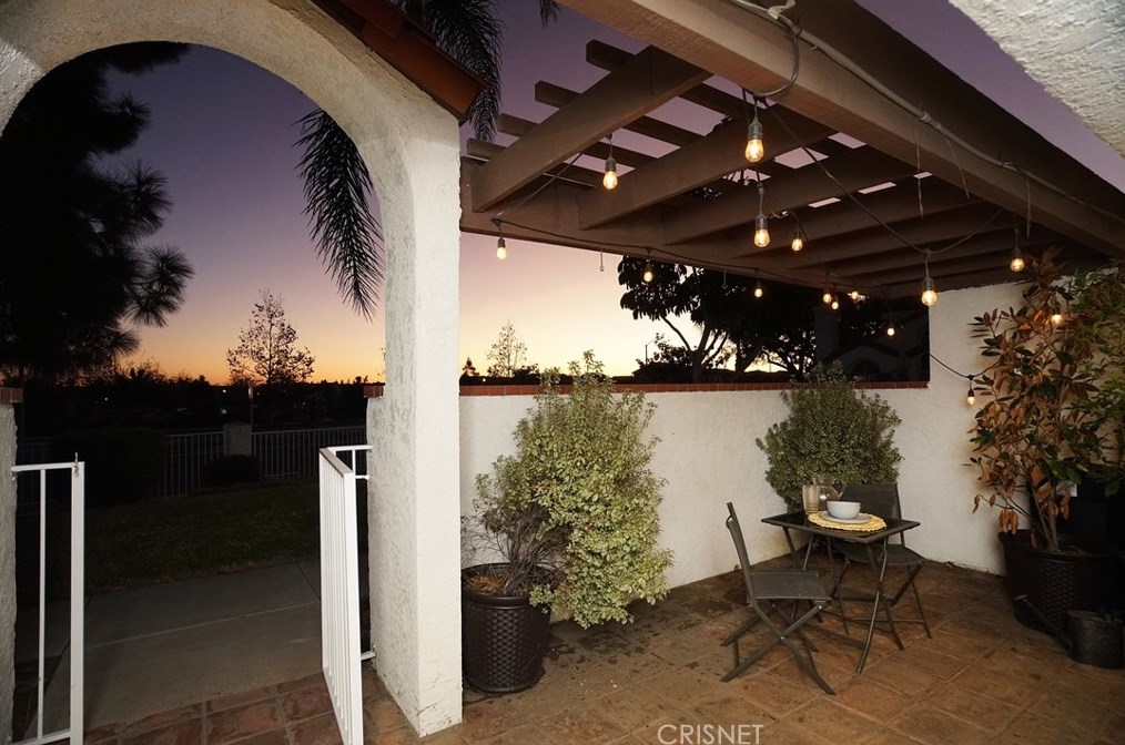 214 Camino Cortina, Camarillo CA  93010-2600 exterior