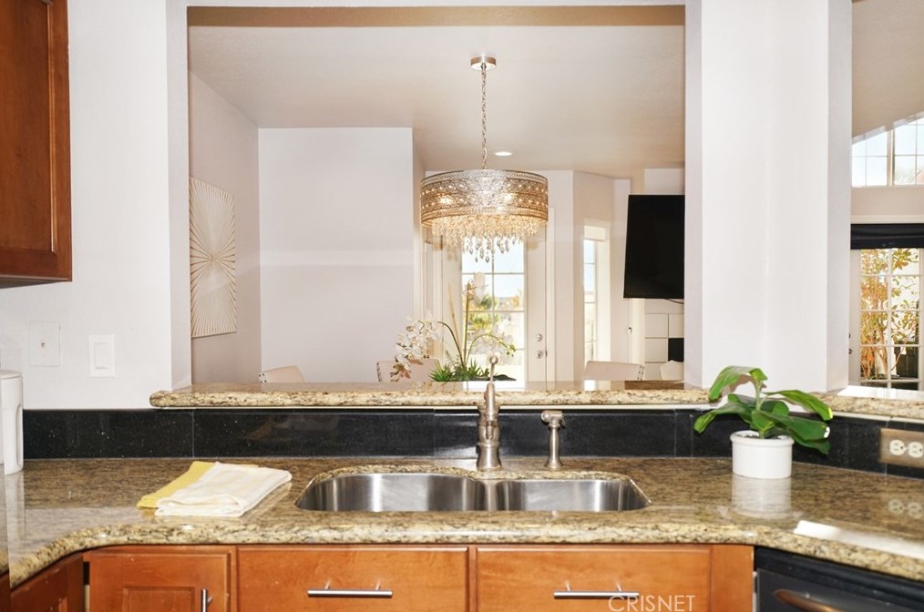 214 Camino Cortina, Camarillo CA  93010-2600 exterior
