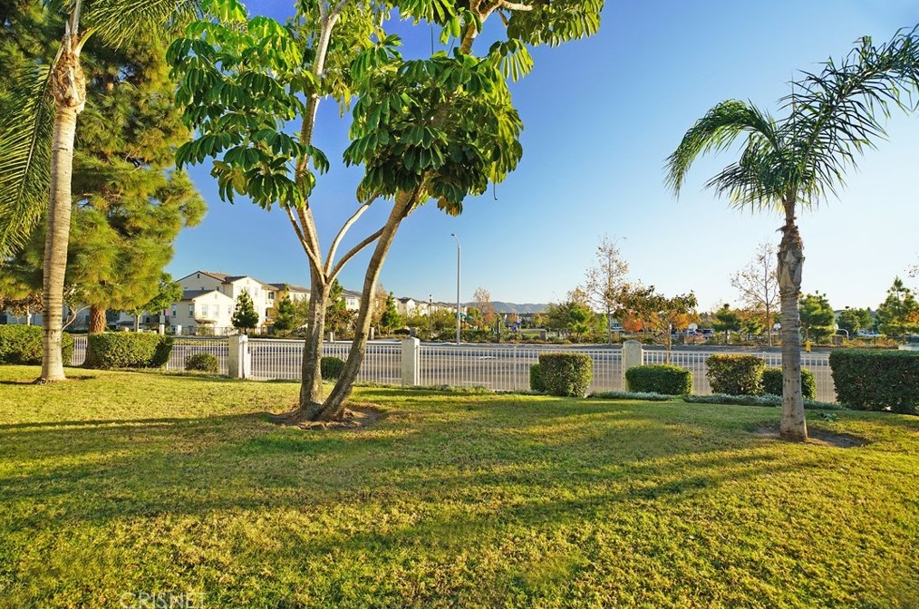 214 Camino Cortina, Camarillo CA  93010-2600 exterior
