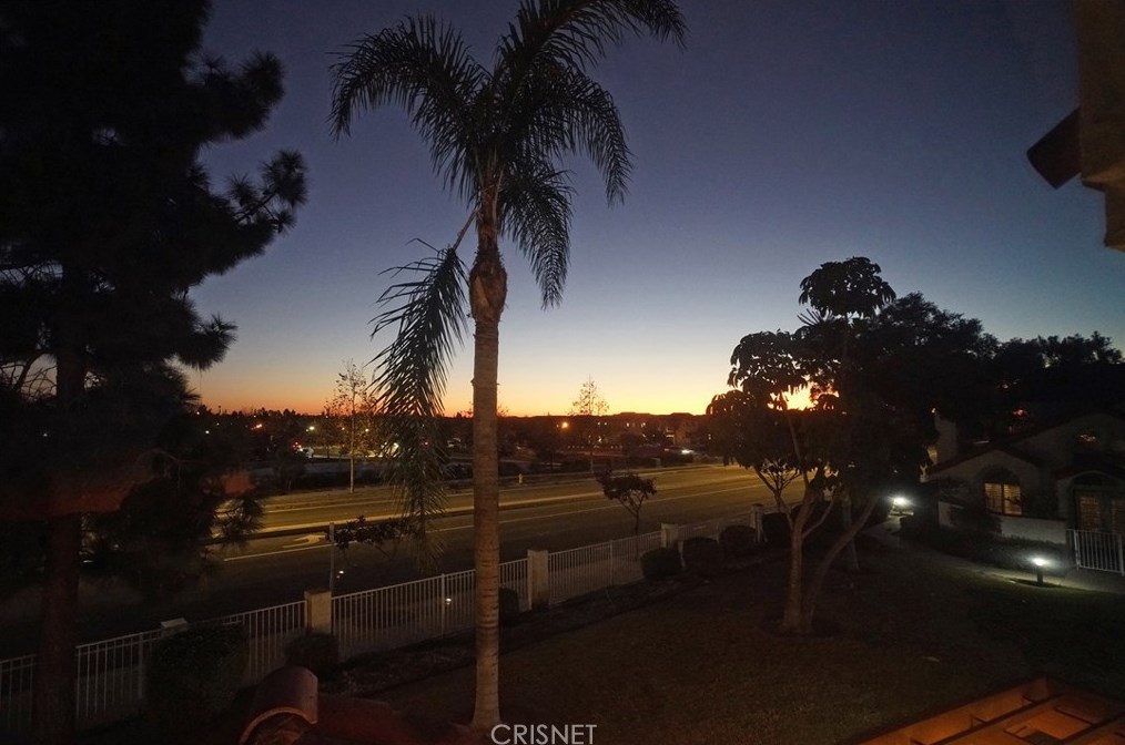 214 Camino Cortina, Camarillo CA  93010-2600 exterior