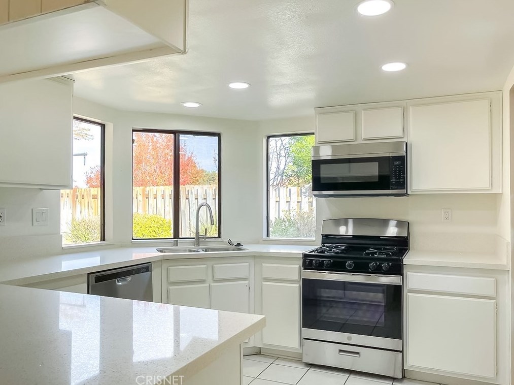 4821 Cocina Ln, Palmdale, CA 93551-2633