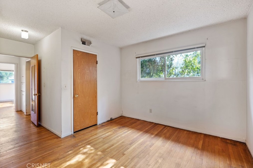 6225 Shirley Ave, Los Angeles CA  91335-6547 exterior