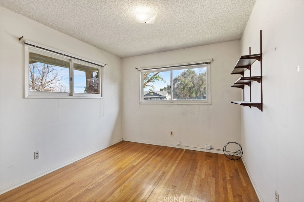 6225 Shirley Ave, Los Angeles CA  91335-6547 exterior