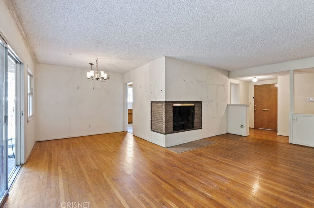 6225 Shirley Ave, Los Angeles, CA 91335-6547