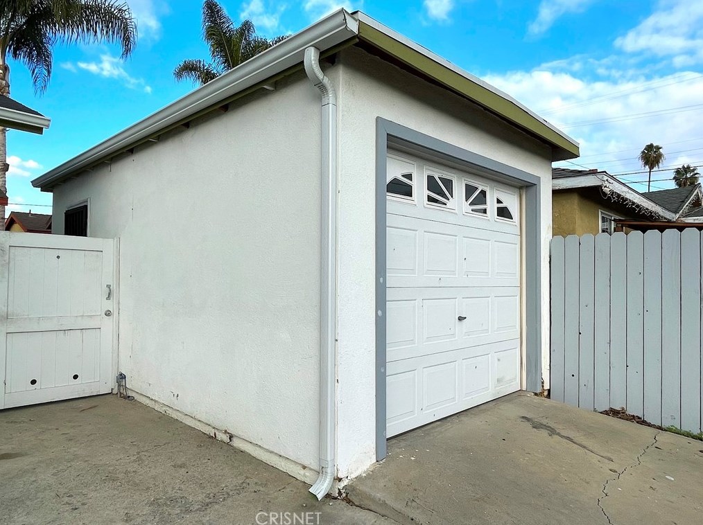 8644 Denver Ave, Los Angeles CA  90044-5714 exterior