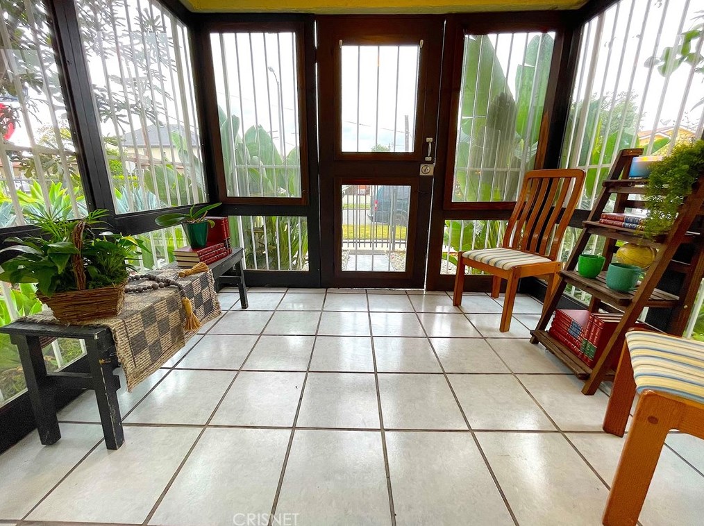 8644 Denver Ave, Los Angeles CA  90044-5714 exterior