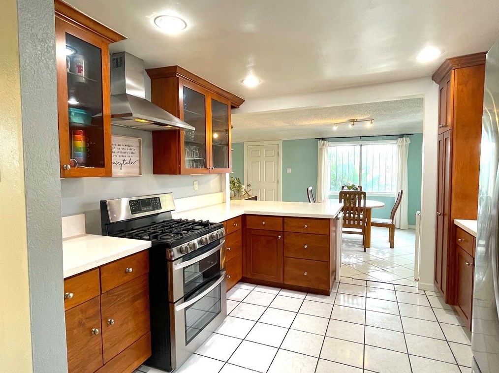 8644 Denver Ave, Los Angeles CA  90044-5714 exterior