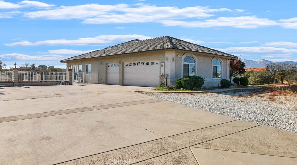 10505 Canyon Dr, Hesperia, CA 92344-0921