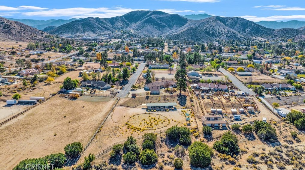 2453 Trails End Rd, Acton CA  93510-2442 exterior