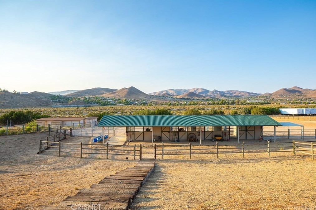 2453 Trails End Rd, Acton CA  93510-2442 exterior