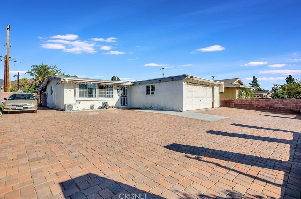 11960 Sproule Ave, San Fernando, CA 91340