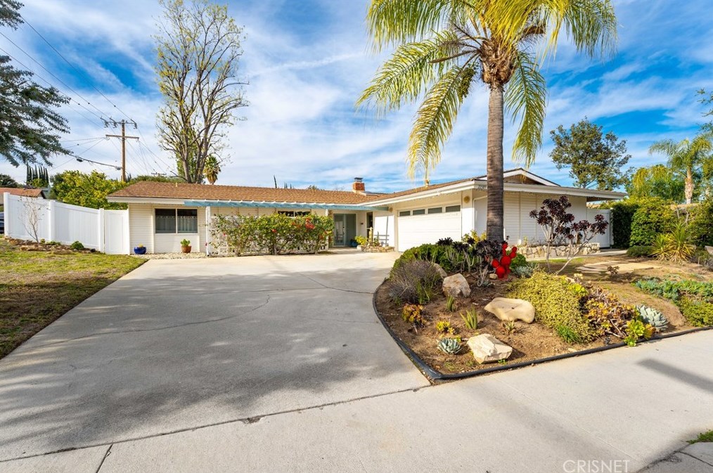 22389 Liberty Bell Rd, Calabasas, CA 91302