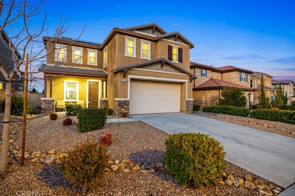 2739 Goldenrain St, Palmdale, CA 93551-6103