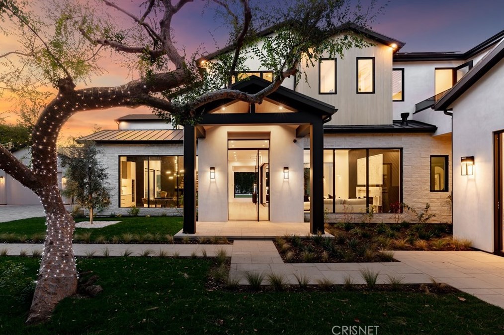 17421 Magnolia Blvd, Van Nuys, CA 91316