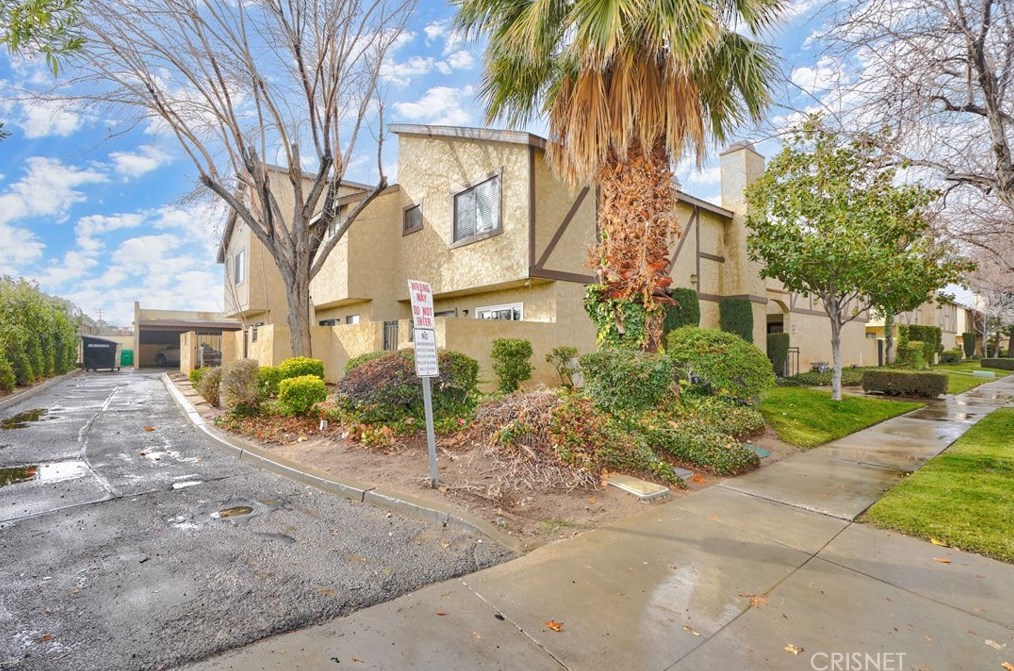 1306 W Ave J4, Lancaster, CA 93534