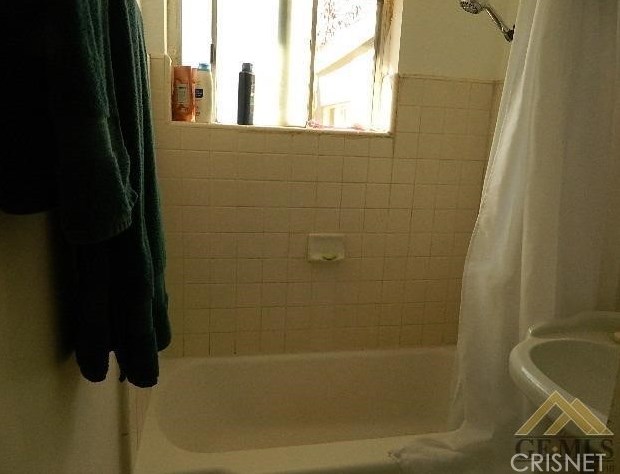 6929 Rhea Ave, Los Angeles, CA 91335-4004