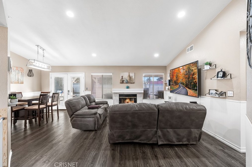 1124 Oakwood Ln, Tropico Village, CA 93560-6683