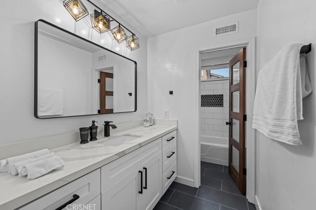 5120 Lindblade Dr, Los Angeles CA  90230-5944 exterior