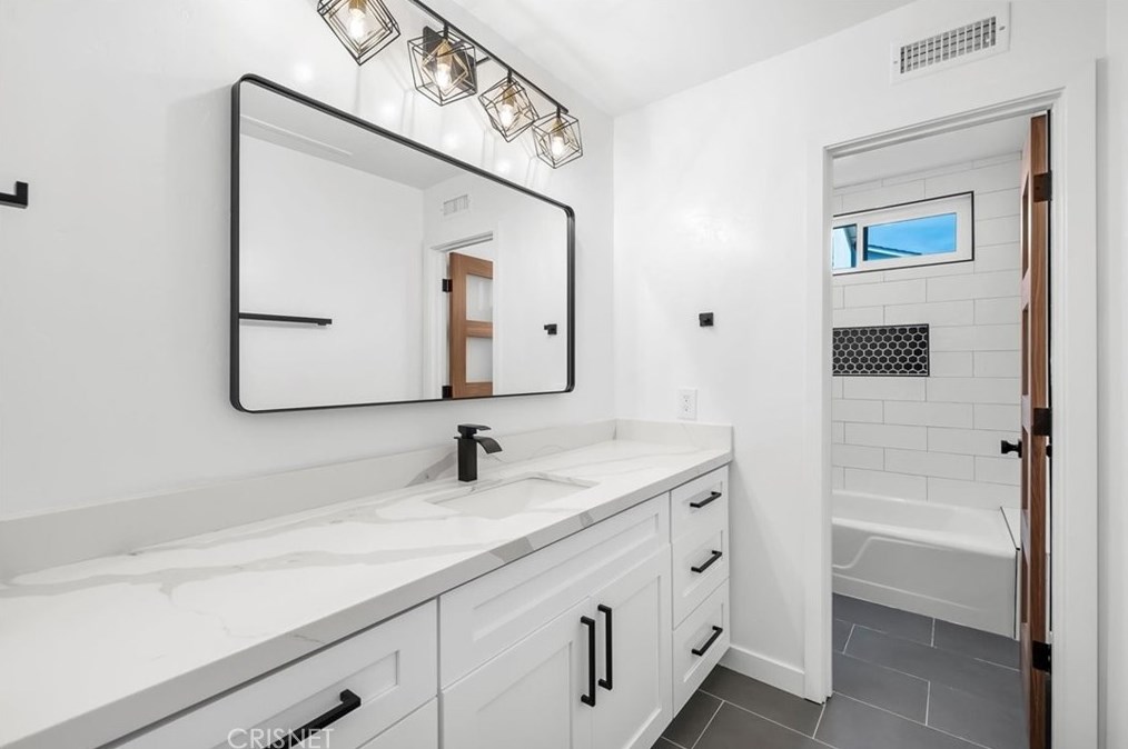 5120 Lindblade Dr, Los Angeles CA  90230-5944 exterior