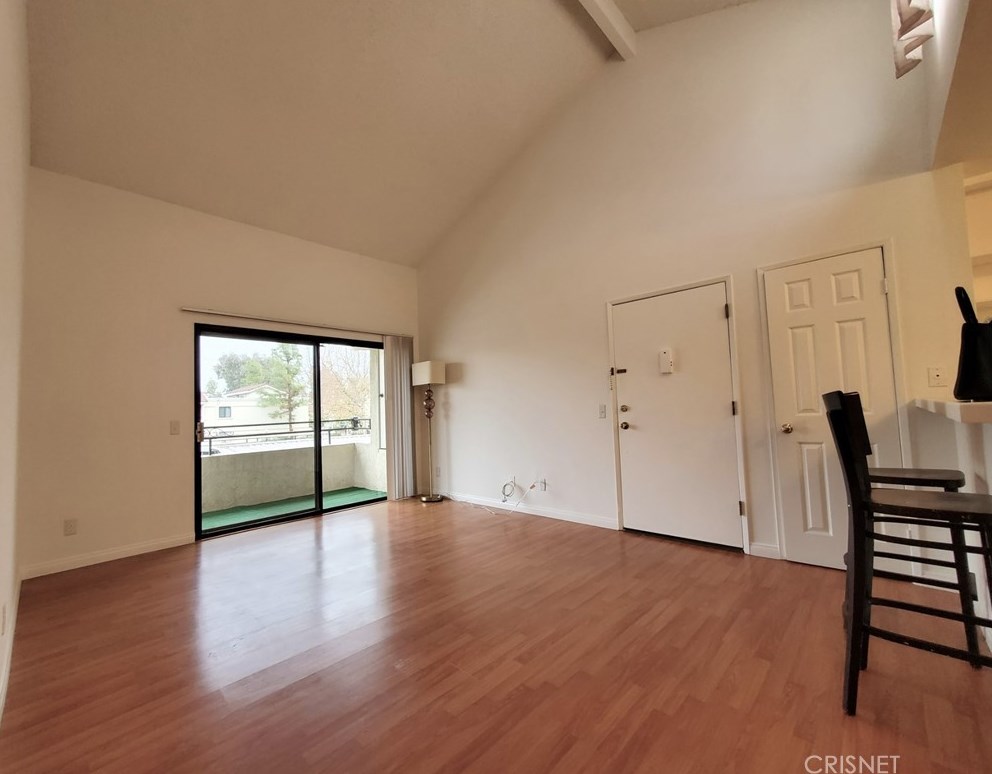 18830 Mandan St #112, Santa Clarita, CA 91351
