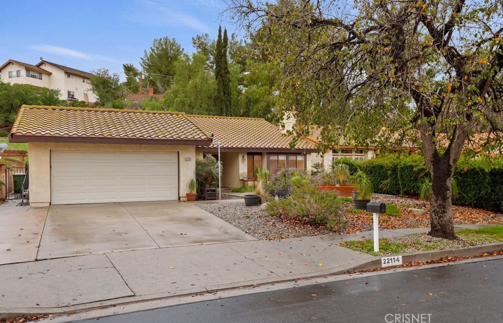 22114 Kinzie St, Chatsworth, CA 91311-4032