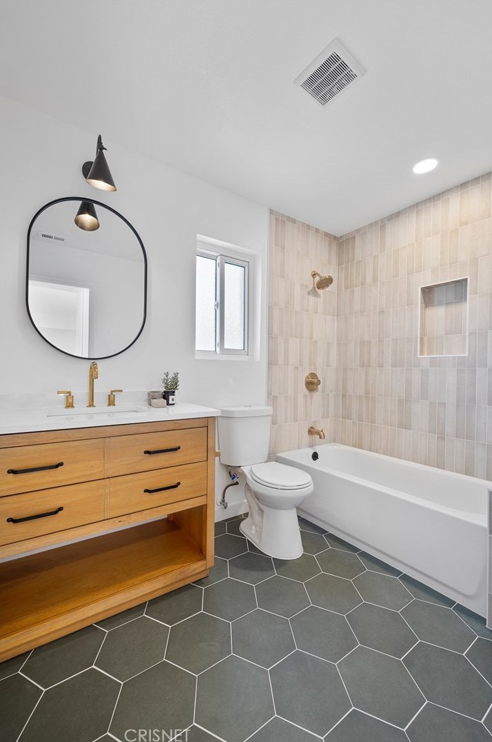 30510 Passageway Pl, Calabasas CA  91301-2033 exterior