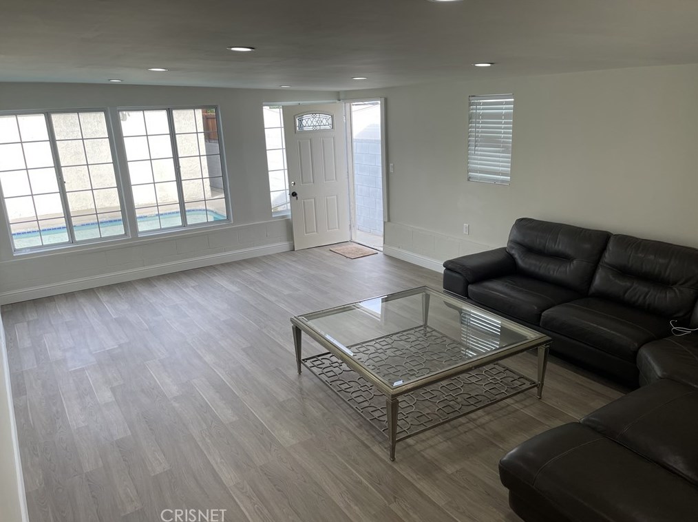 17921 Vanowen St, Los Angeles CA  91335-5637 exterior