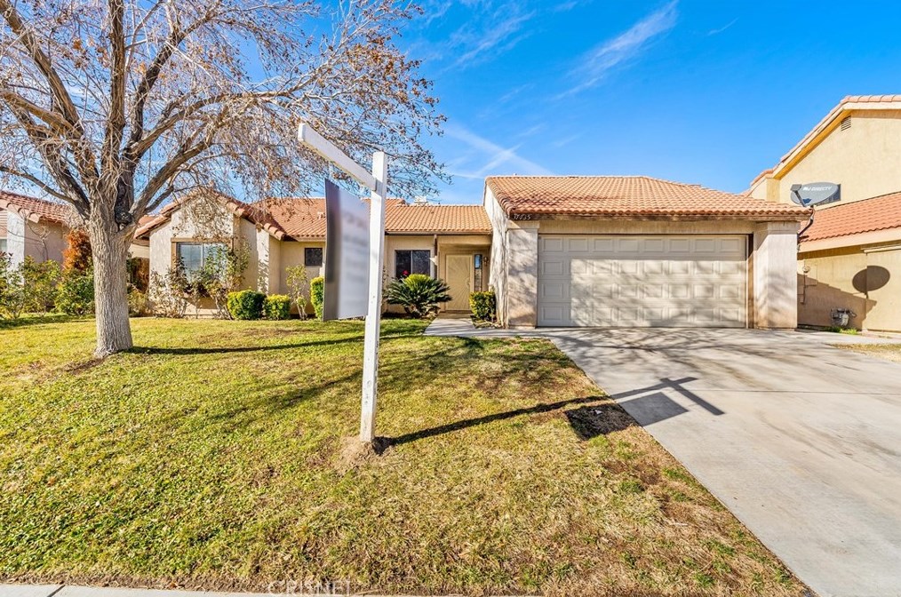 37735 Tackstem St, Palmdale CA  93552-3878 exterior