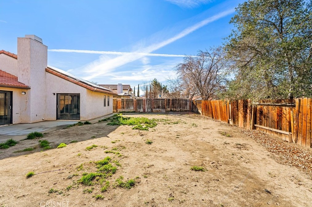 37735 Tackstem St, Palmdale CA  93552-3878 exterior