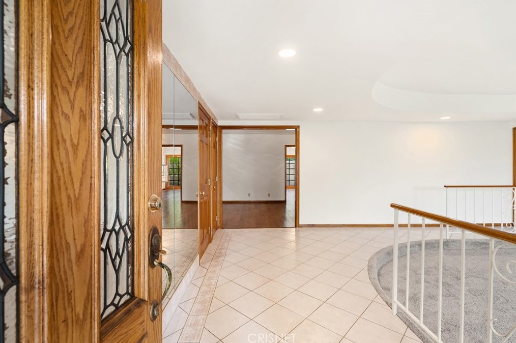 240 Meyer St, San Fernando, CA 91340-2622