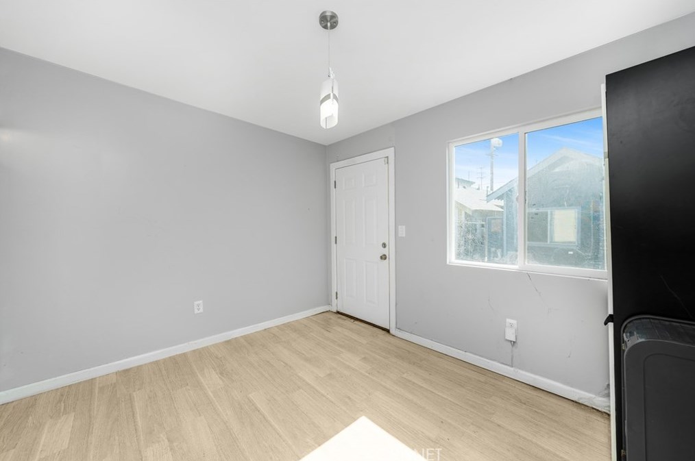 2625 Main St, Los Angeles CA  90007-2735 exterior