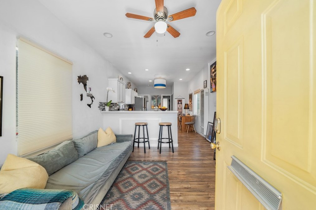 2625 Main St, Los Angeles, CA 90007-2735